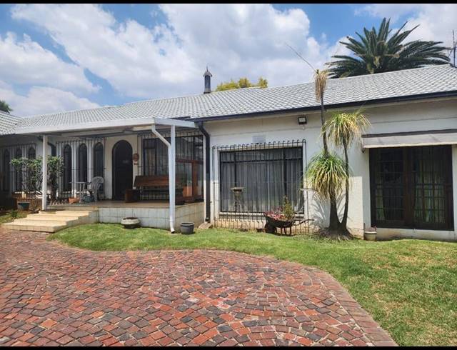 4 BEDROOM HOUSE FOR SALE IN VERWOERDPARK